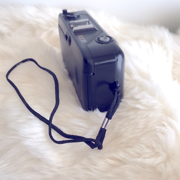 Vivitar EZ 35 View Finder Camera; Film & Focal Length 35mm: Exposure 24mm x 36mm - Picture 12 of 16